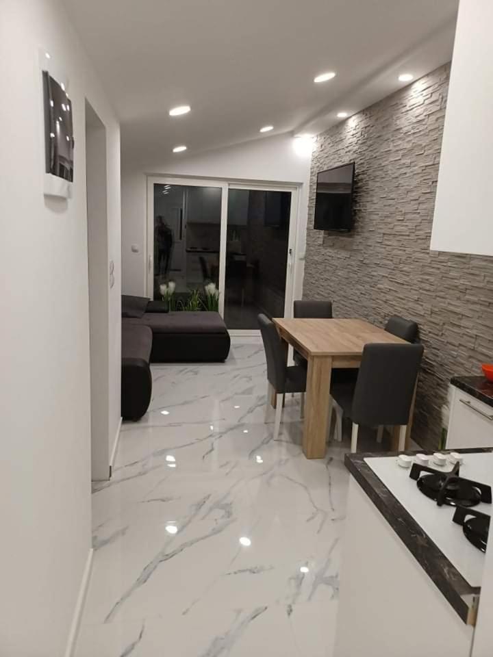 Apartment Sun Vir Cameră foto